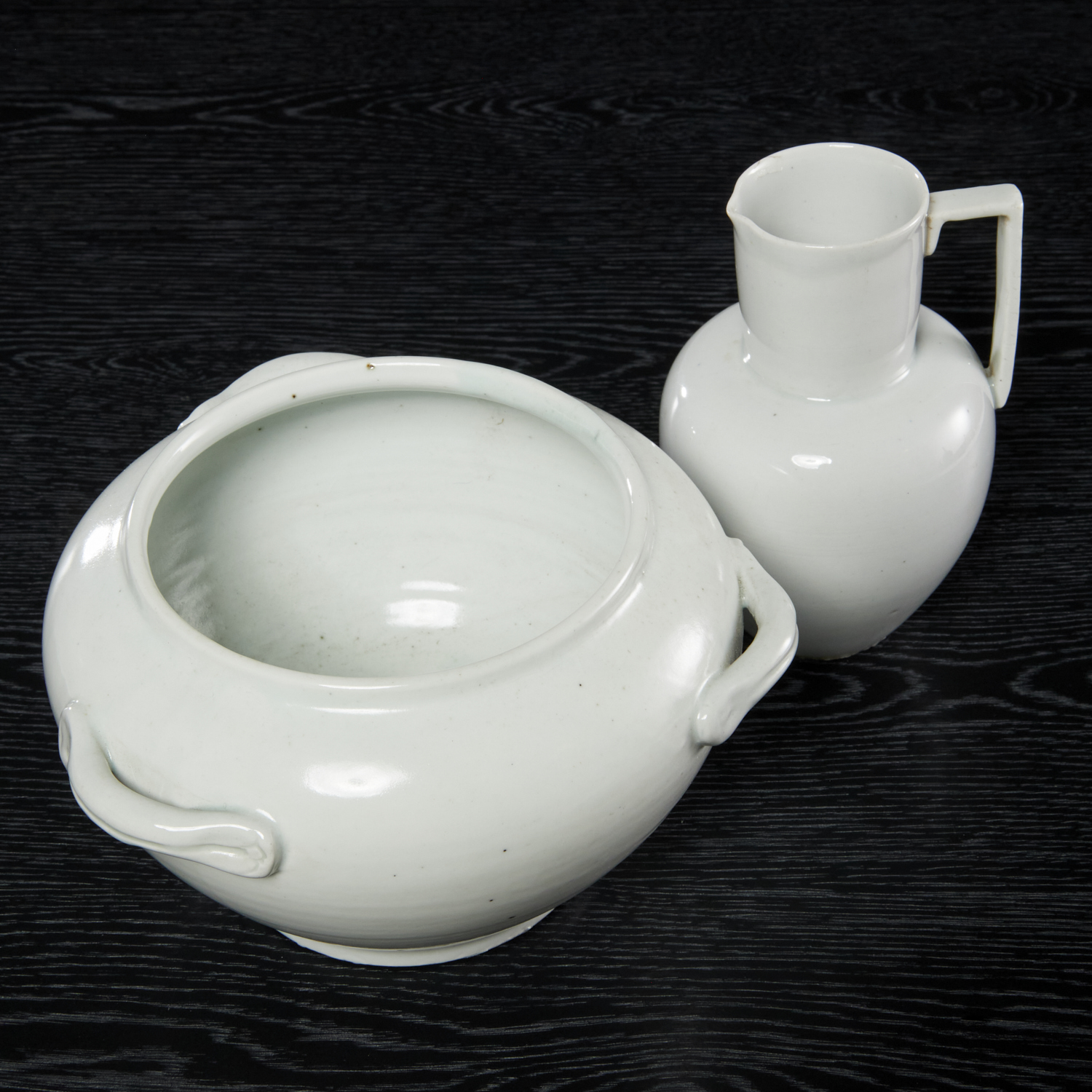  2 NICE KOREAN MONOCHROME PORCELAINS 30c155