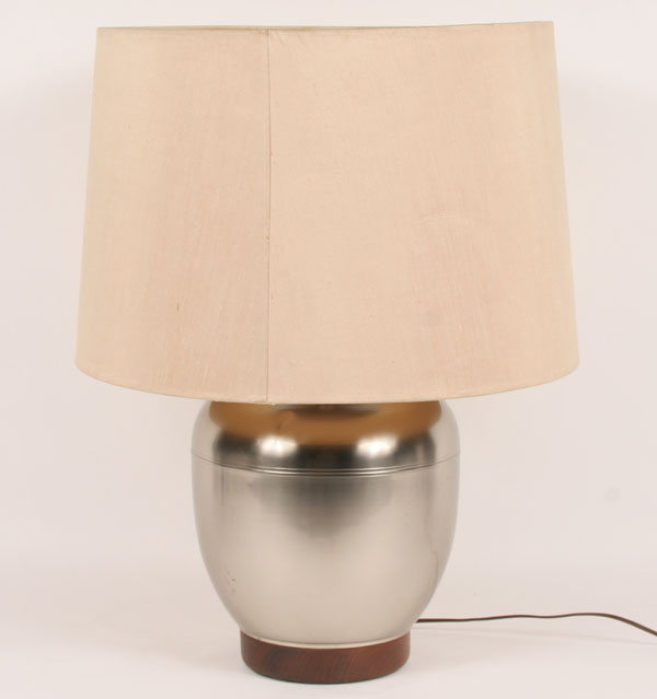 Brushed aluminium vase form table lamp