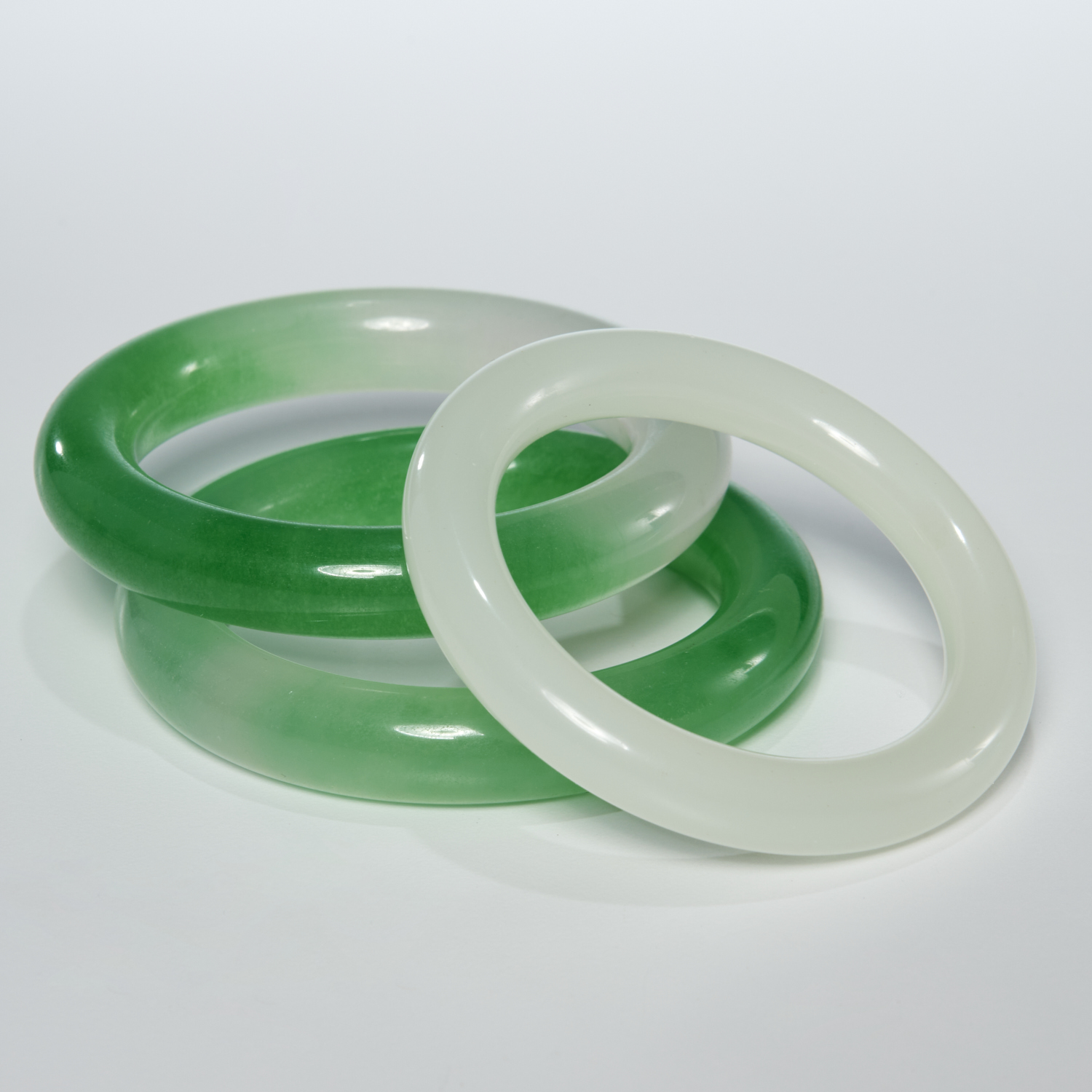  3 CHINESE JADE BANGLE BRACELETS 30c1de