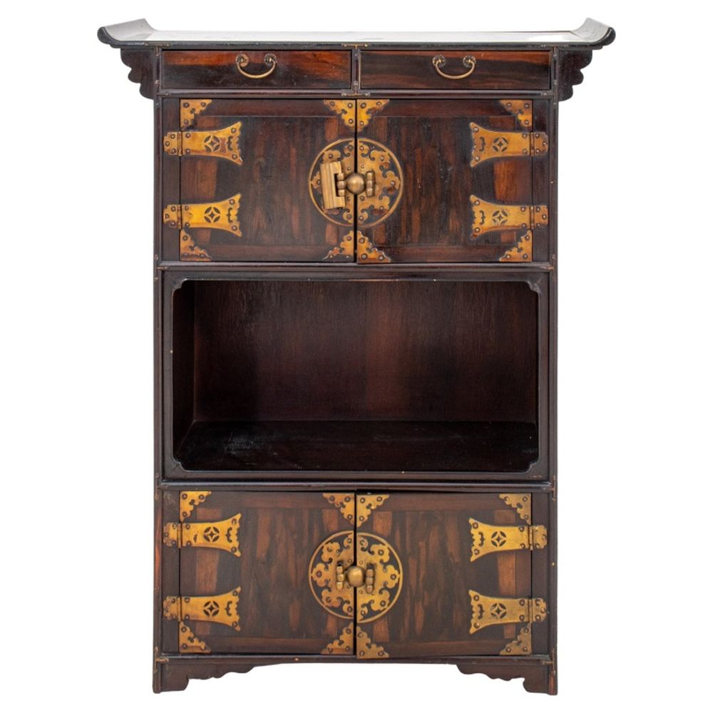 CHINESE ELM WOOD CABINET Chinese 30c342