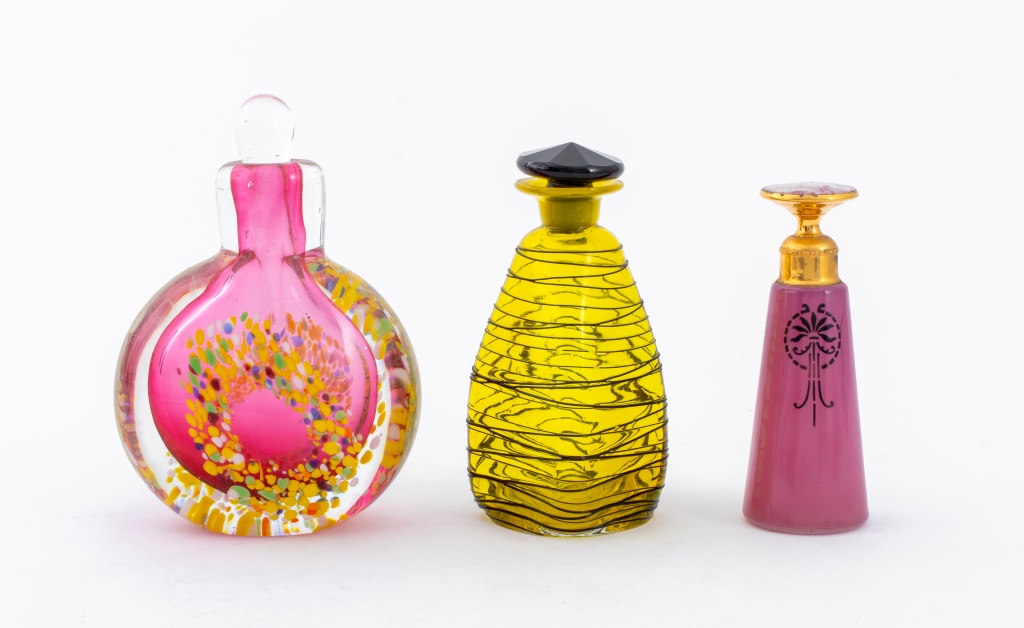 PINK & YELLOW GLASS STOPPERED JARS,