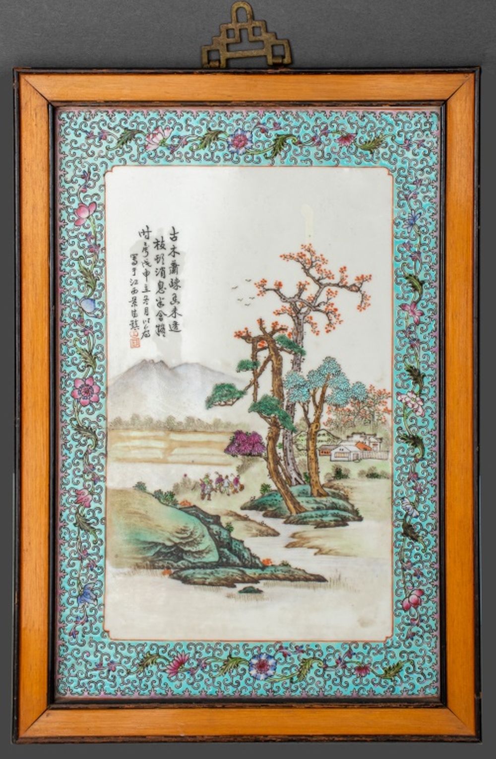 CHINESE HAND-PAINTED FAMILLE ROSE