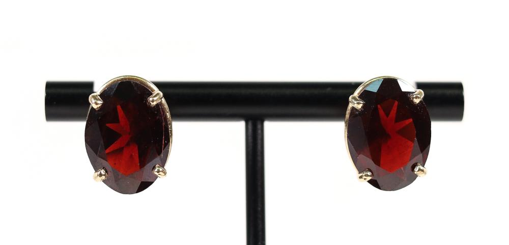 PAIR 14K YELLOW GOLD GARNET POST 30c7a6