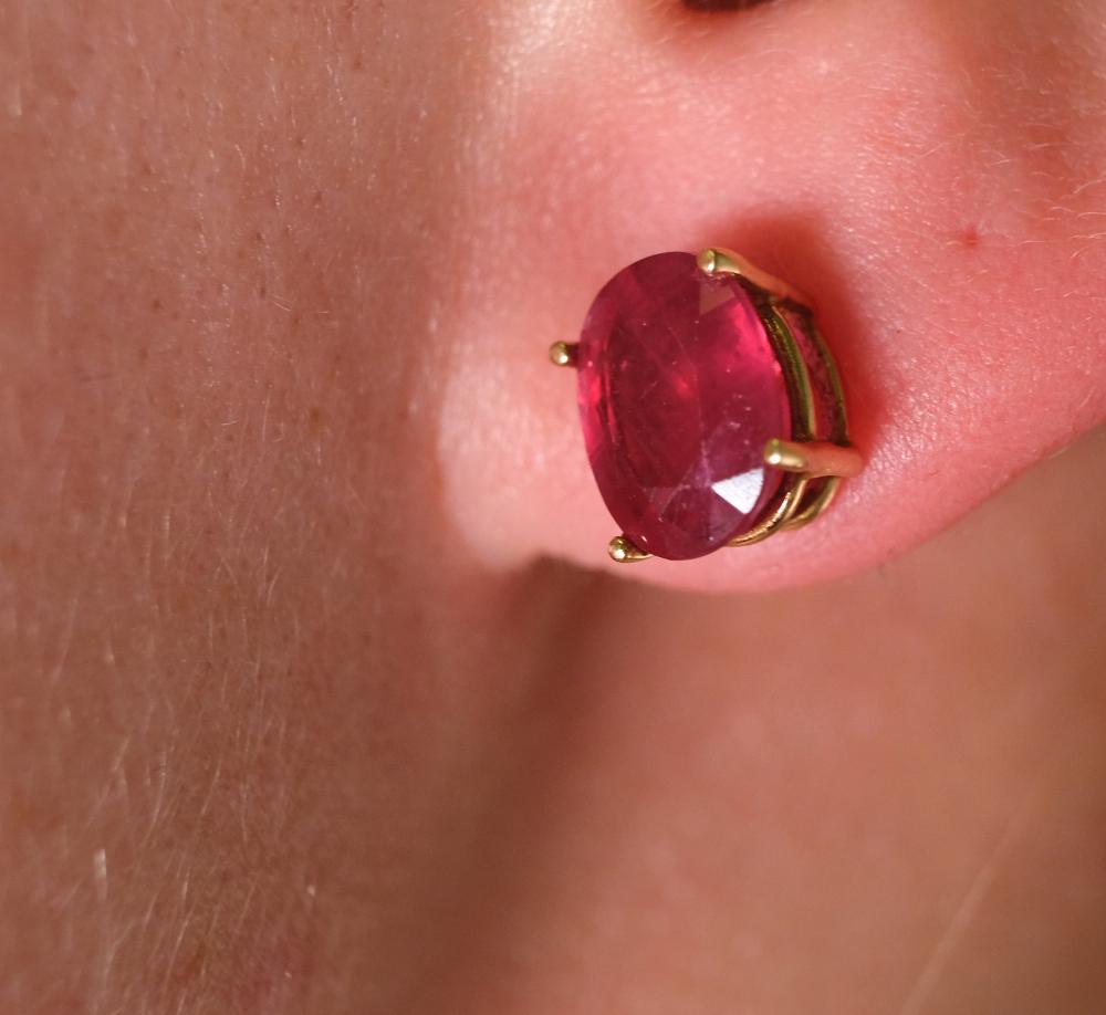 14K YELLOW GOLD 3CTW RUBY POST