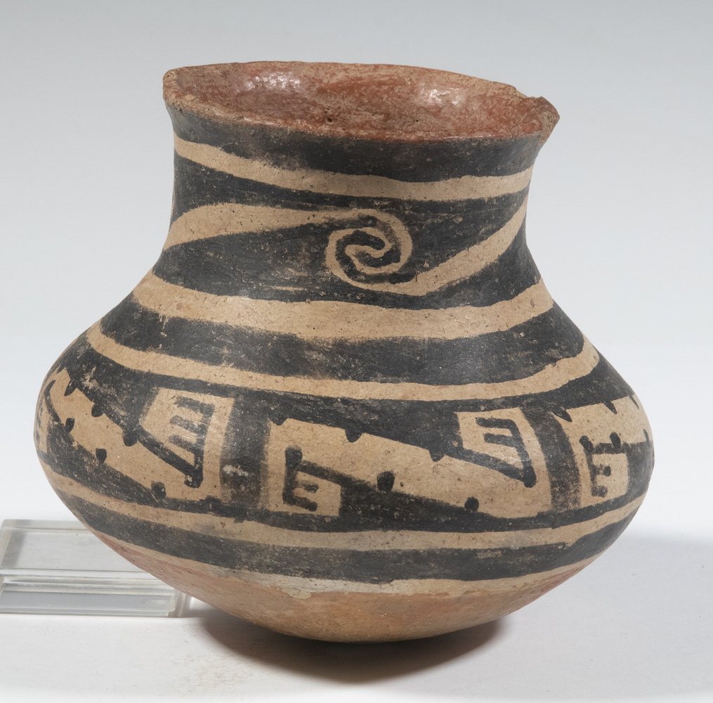 NATIVE AMERICAN POTTERY Gilla Olla Pot