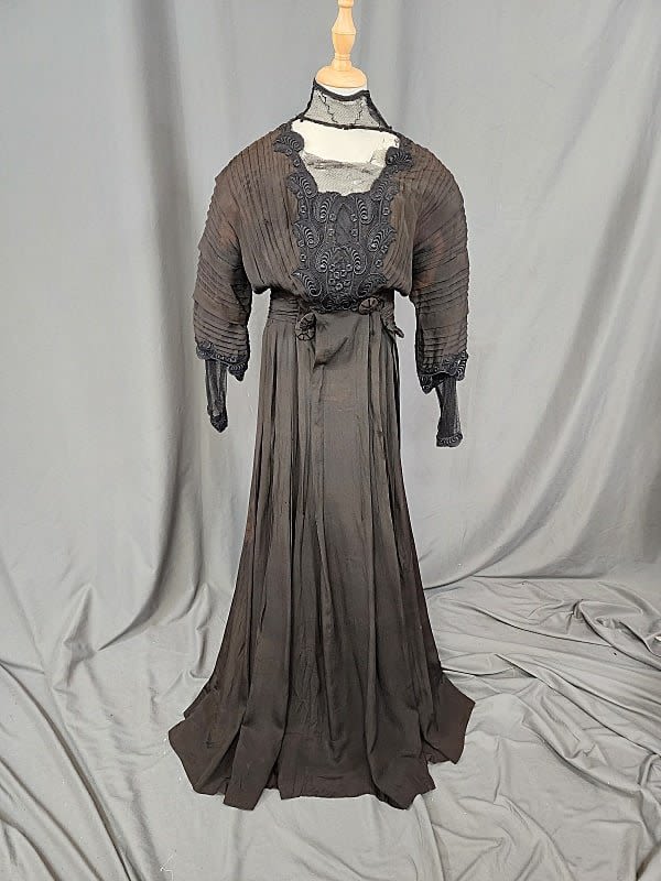 Antique Black Silk Dress with Pleats 30c8f5