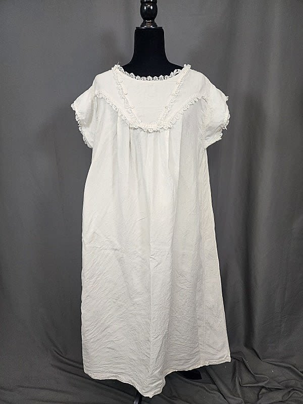 Antique off white linen nightgown 30c901