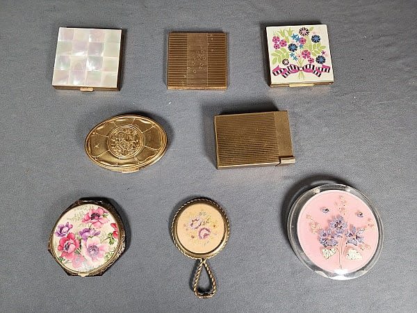 Group of 8 Vintage Compacts Includes 30c94a