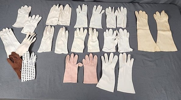 9 Pairs of Vintage Ladies Gloves