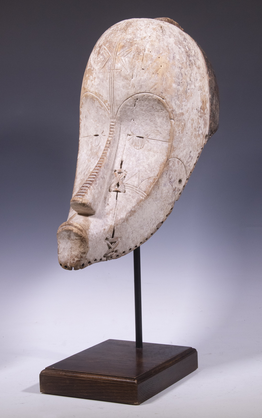 VINTAGE AFRICAN MASK ON STAND Fang