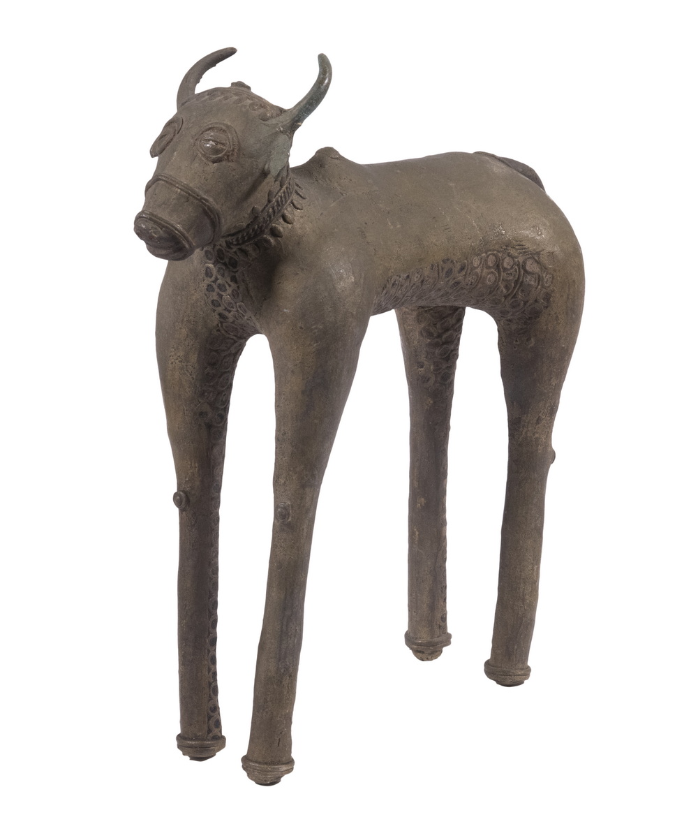 AFRICAN BRONZE COW FIGURINE Benin  30ca28