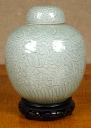 A vintage Chinese porcelain lidded ginger