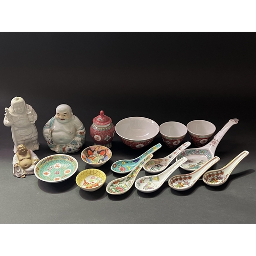 Assortment of Chinese pieces, approx