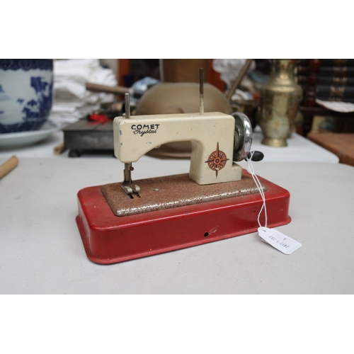 Vintage Comet Chrystal Sewing Machine  30cd67