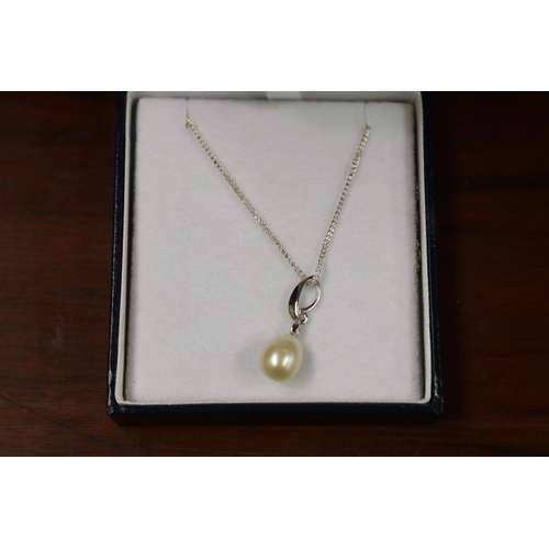 Cultred pearl necklace