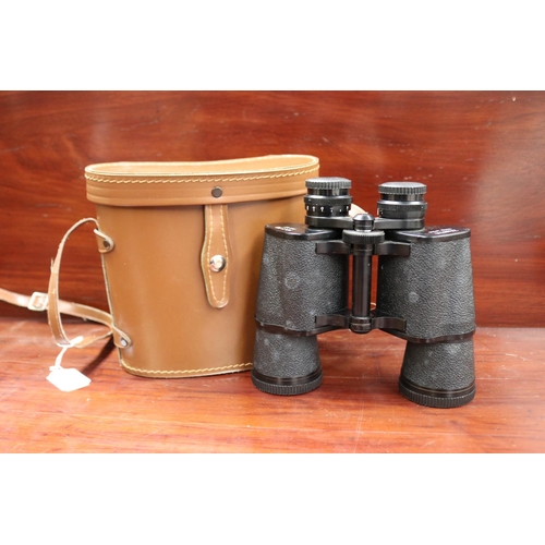 Pair of binoculars, case approx