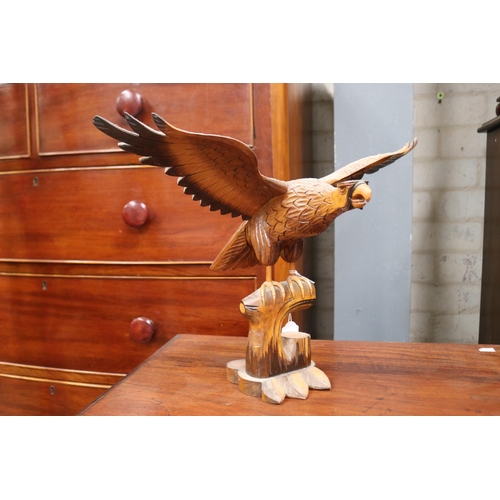 Carved wooden eagle, approx 31cm H x