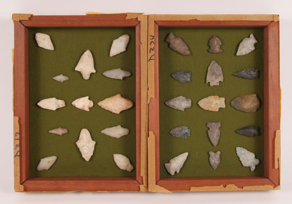 Two frames D317 with 13 arrowheads 4e186