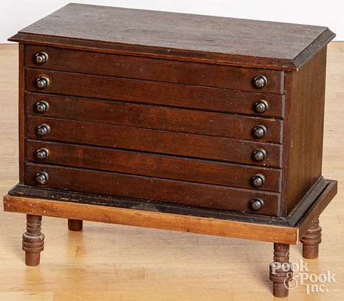 VICTORIAN WALNUT SPECIMEN CHEST 30d1b0