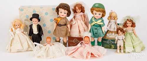 GROUP OF SMALL DOLLSGroup of small dolls,