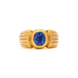 HIGH KARAT YELLOW GOLD AND LAPIS 30ad60