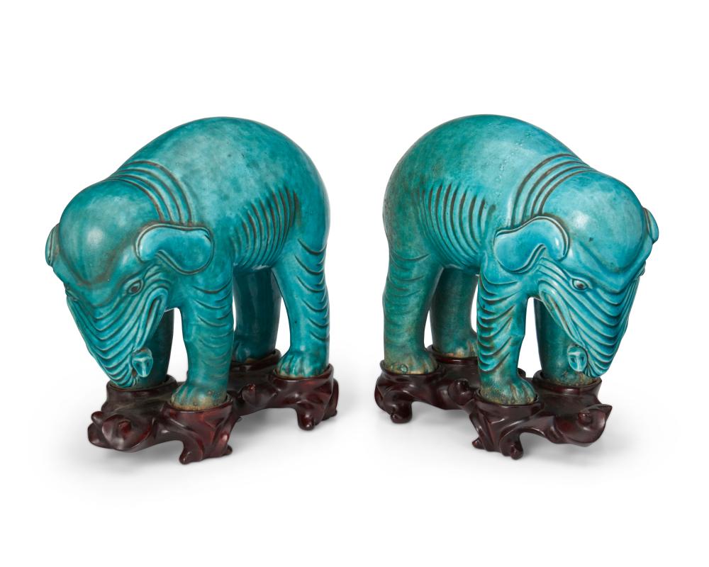 A PAIR OF CHINESE EXPORT BLUE GLAZED 30b133