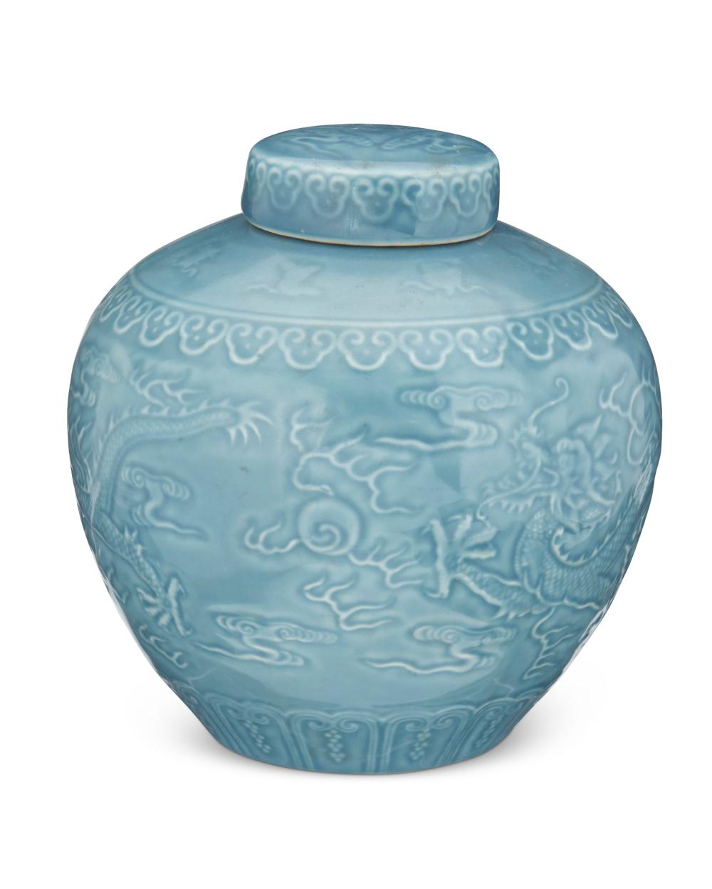 A CHINESE LIDDED PORCELAIN JARA