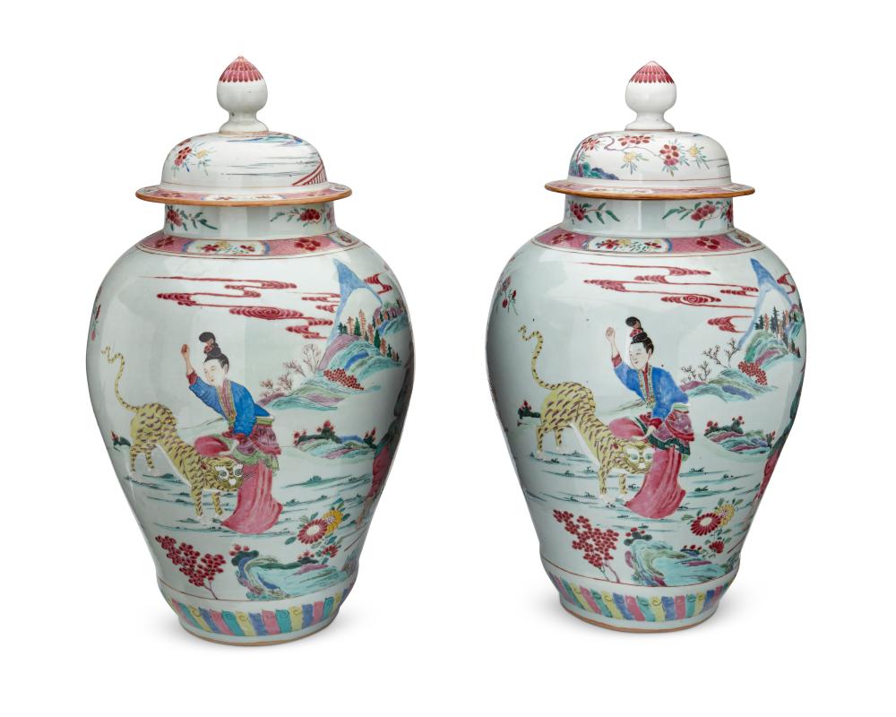 A PAIR OF CHINESE ENAMELED PORCELAIN