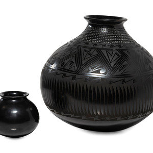 Pair of Mata Ortiz Blackware Pottery 30b39b