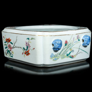 A Chinese Famille Rose Porcelain 30b3f9