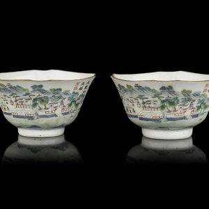 A Pair of Chinese Famille Rose 30b424