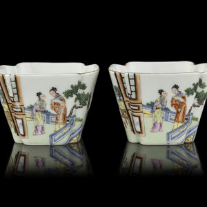 A Pair of Chinese Famille Rose 30b425