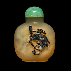 A Chinese Carved Cameo Agate Snuff 30b504