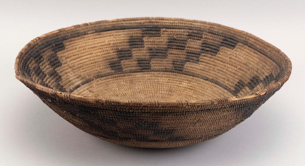 NATIVE AMERICAN WOVEN BASKET LATE 30b51f