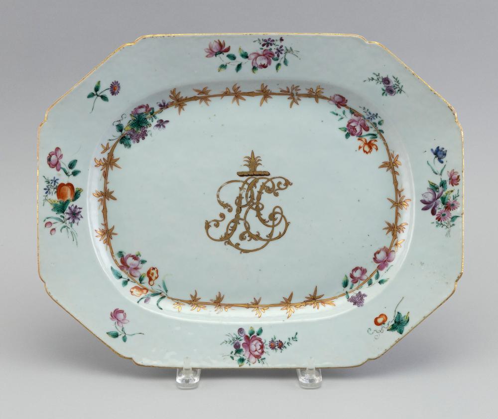 CHINESE EXPORT ARMORIAL PORCELAIN 30b582