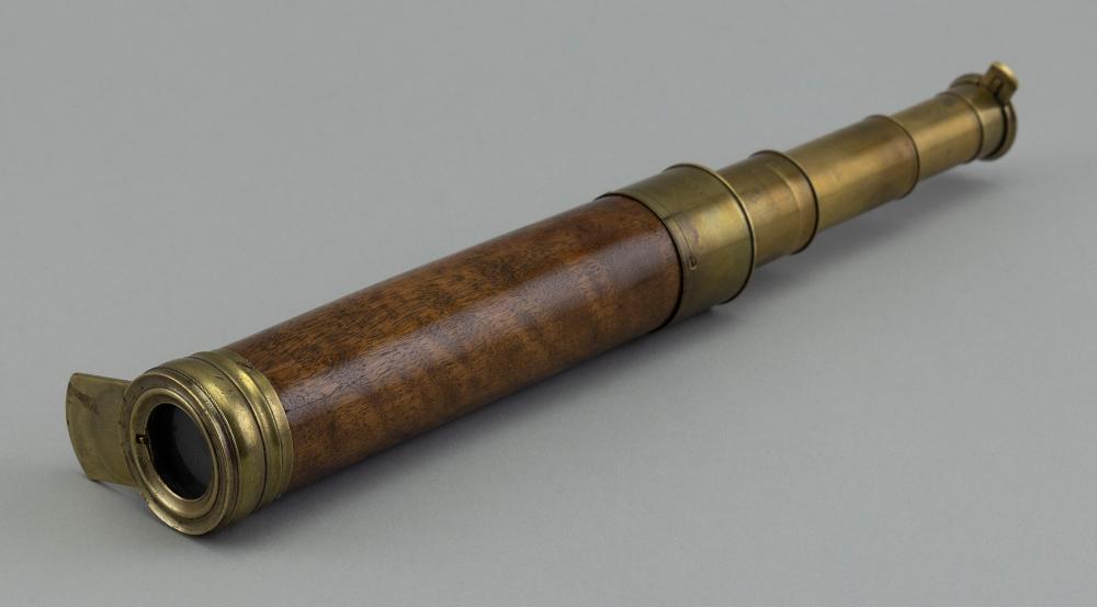 BRASS AND MAHOGANY THREE DRAW TELESCOPE 30b6f2