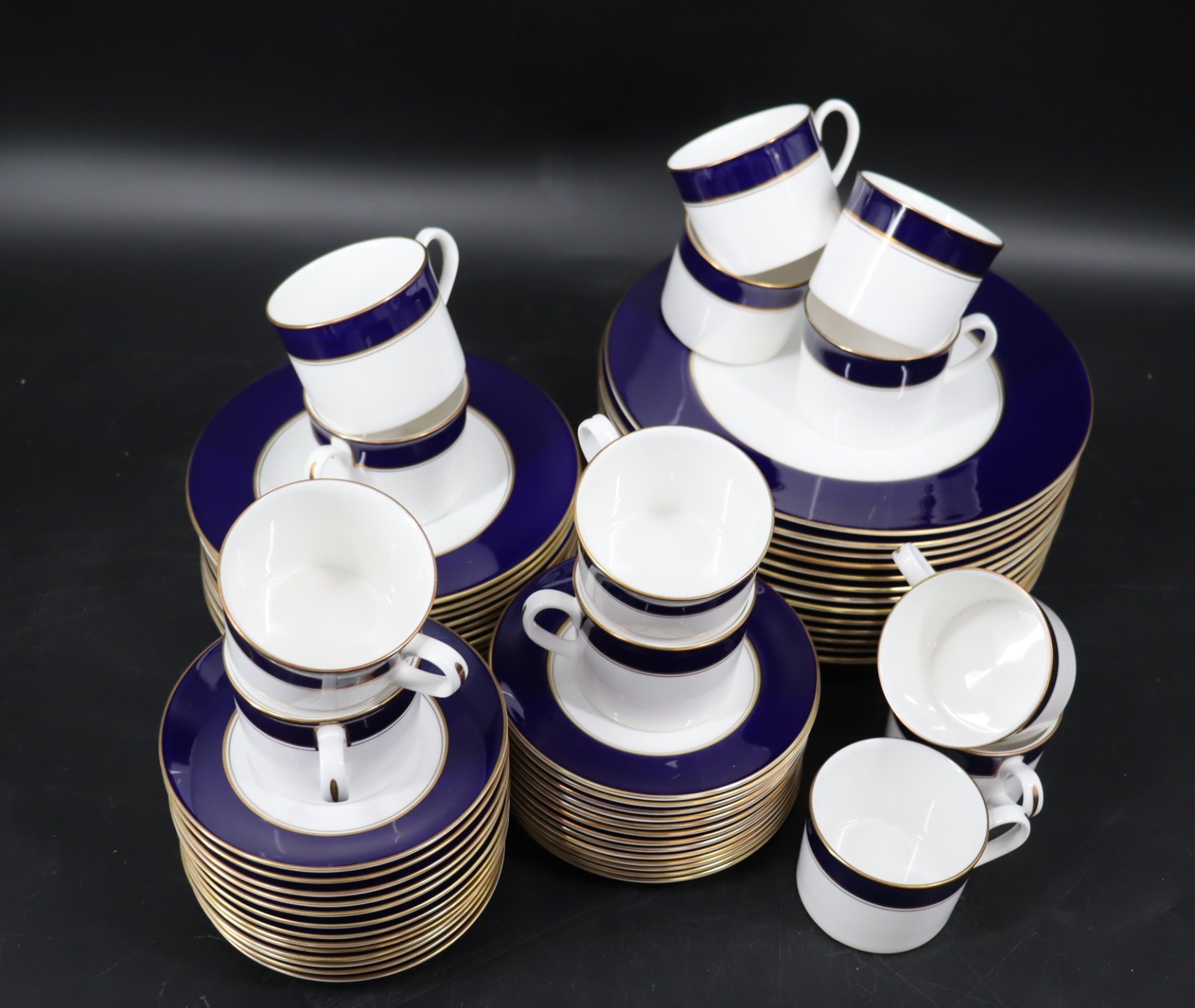 ROYAL WORCESTER VENTURA PORCELAIN