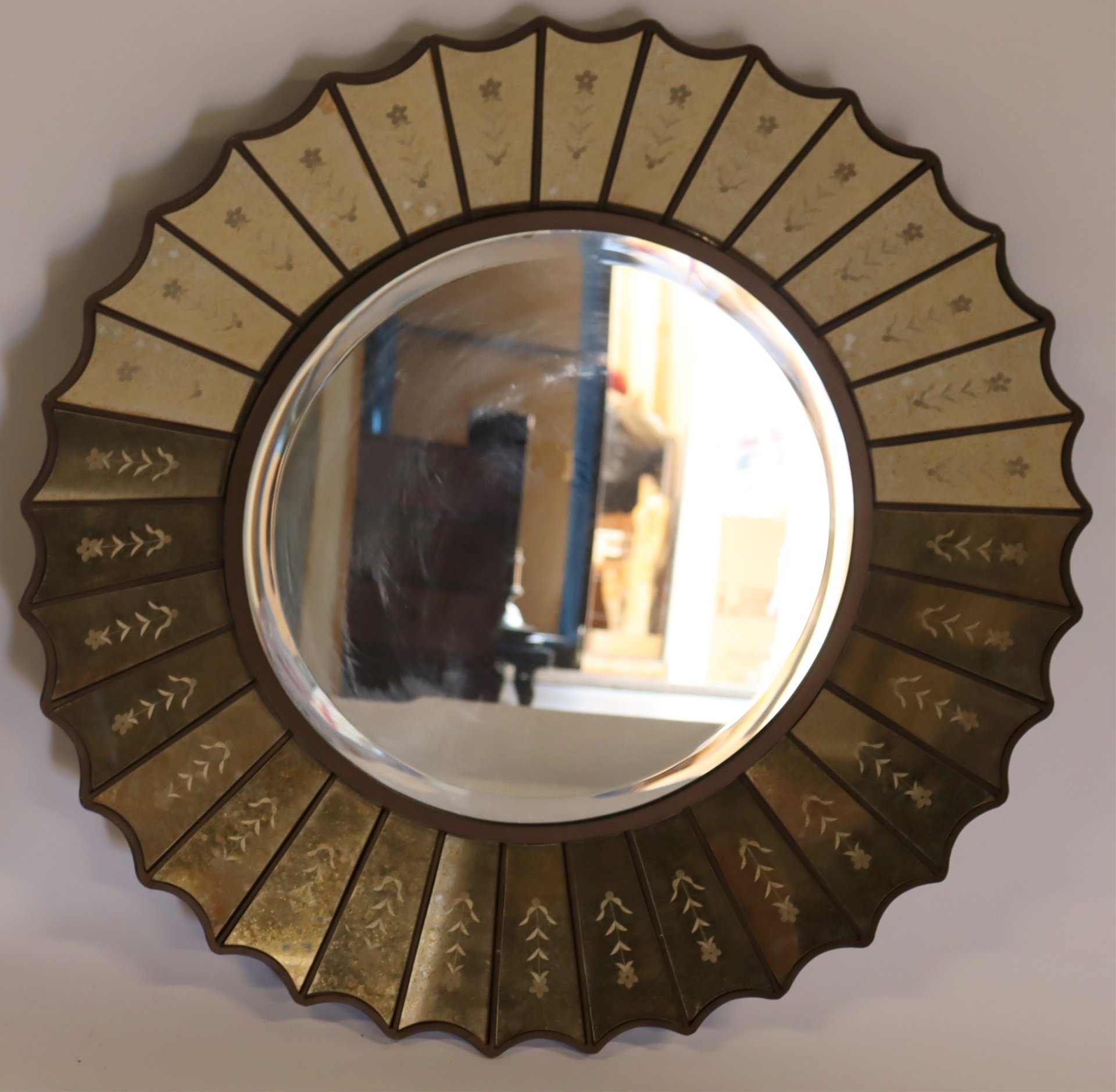 VINTAGE SUNBURST STYLE MIRROR.