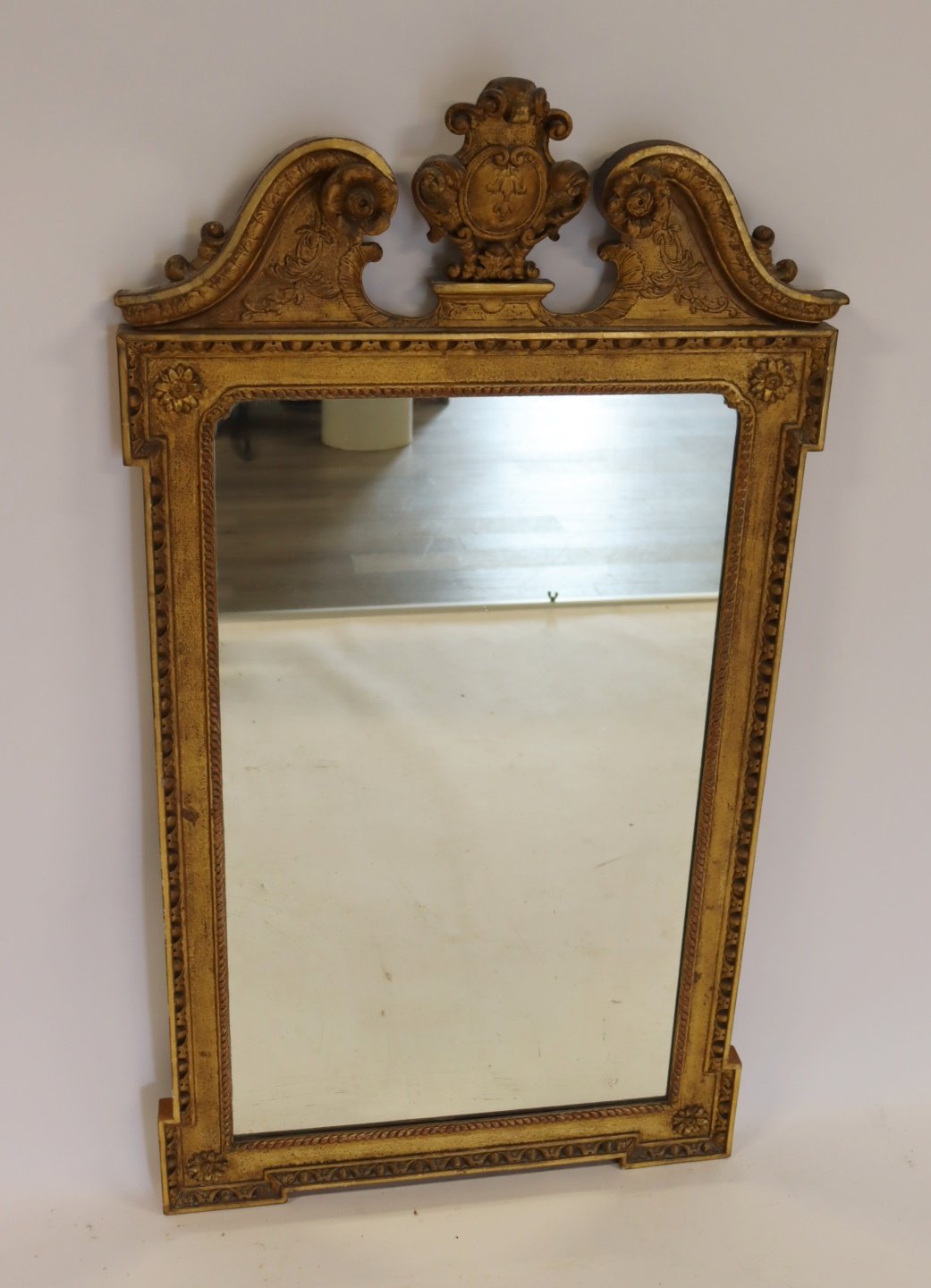 ANTIQUE CARVED GILTWOOD MIRROR 30b81a