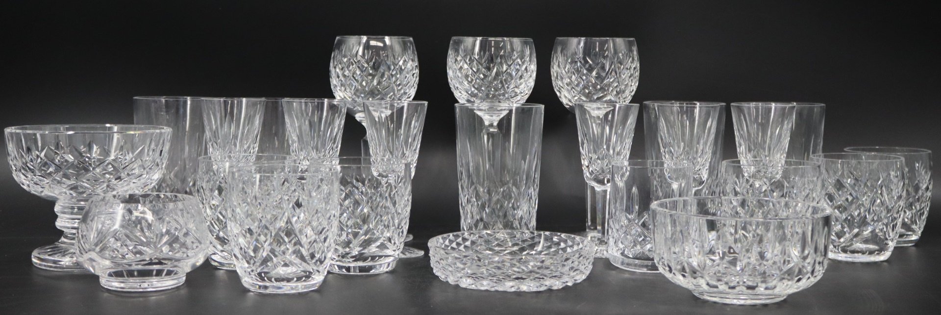 A COLLECTION OF WATERFORD CRYSTAL 30b82b