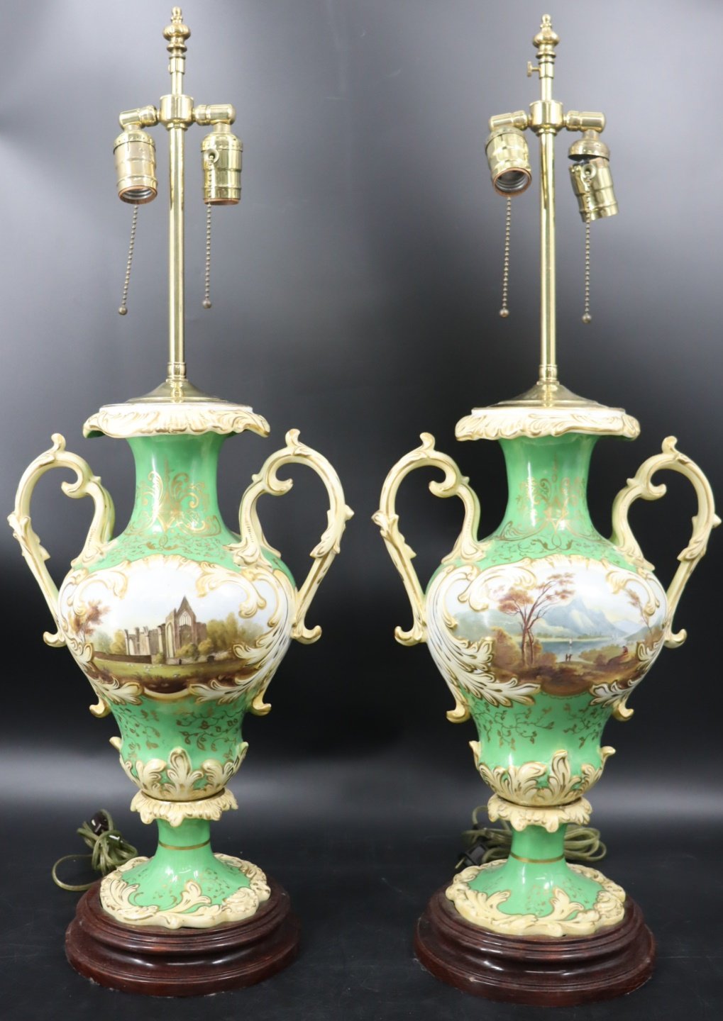 A FINE PAIR OF PORCELAIN URNS MOUNTED 30b838