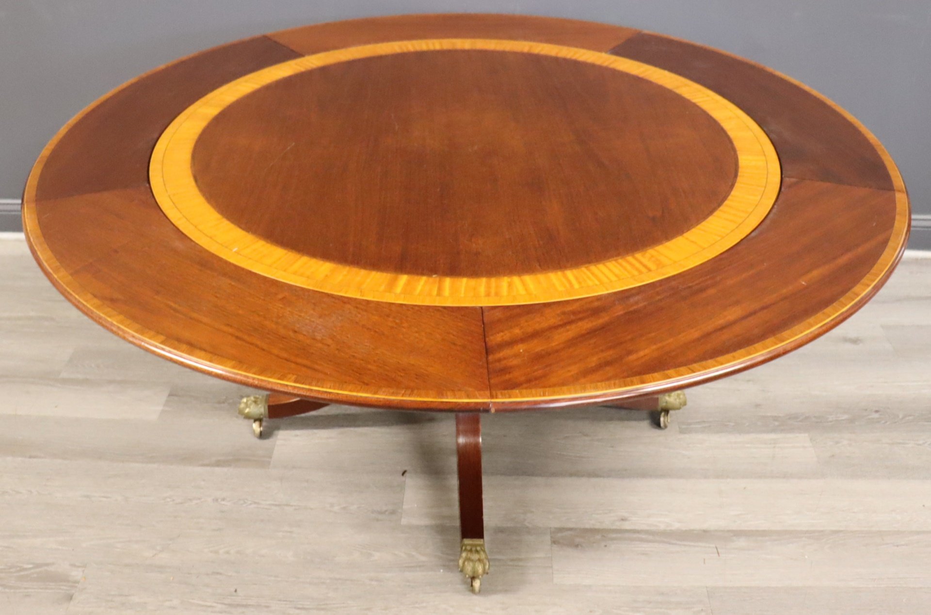 A VINTAGE MAHOGANY BANDED TABLE