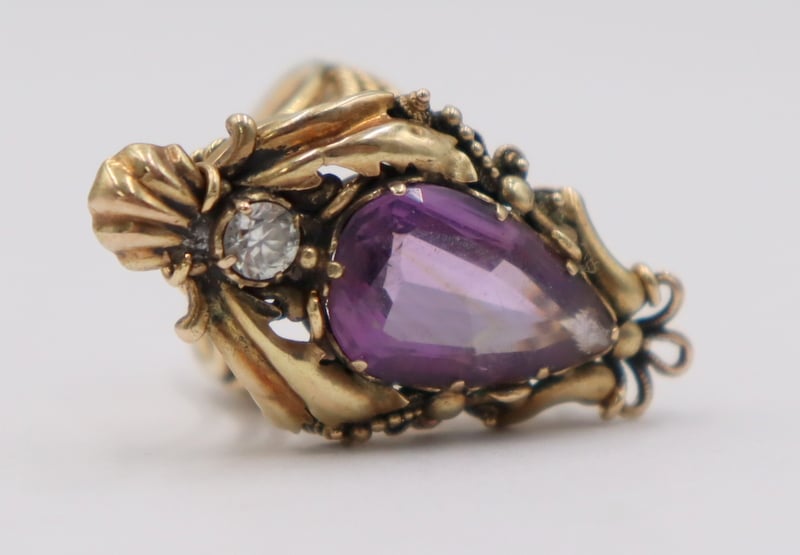 JEWELRY. ORNATE 14KT GOLD AND AMETHYST