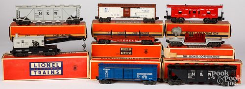 EIGHT LIONEL TRAIN CARS, 0 GAUGEEight