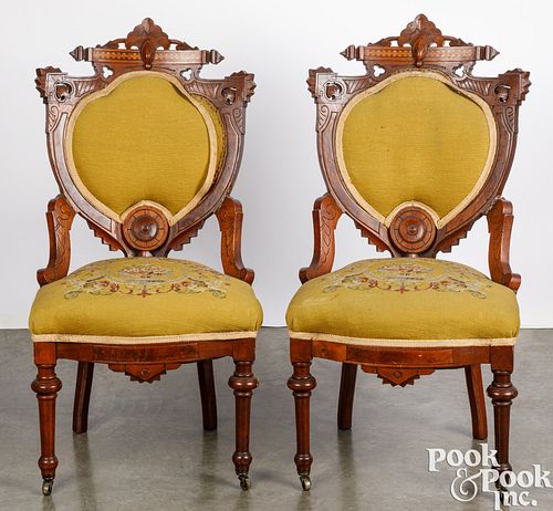 PAIR OF VICTORIAN WALNUT SIDE CHAIRSPair 30e4d0