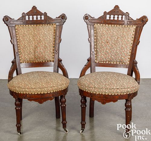 PAIR OF VICTORIAN WALNUT SIDE CHAIRSPair 30e4d2