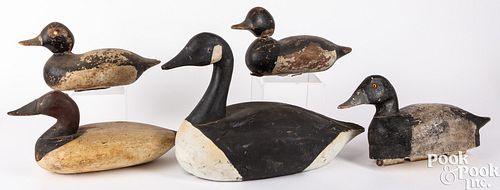 FIVE CARVED AND PAINTED DUCK DECOYSFive 30e569