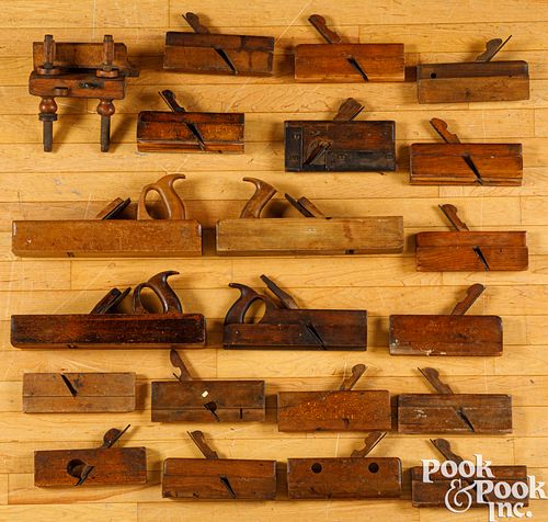 COLLECTION OF EARLY WOOD PLANESCollection 30e565