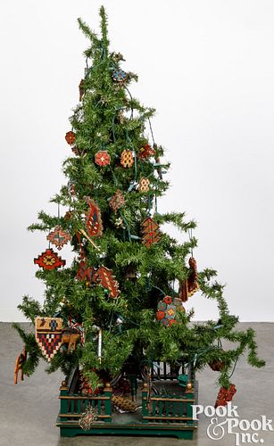 CHRISTMAS TREE WITH VICTORIAN IRON 30e705