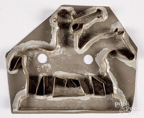 LARGE TIN COOKIE CUTTER OF MAN 30e822